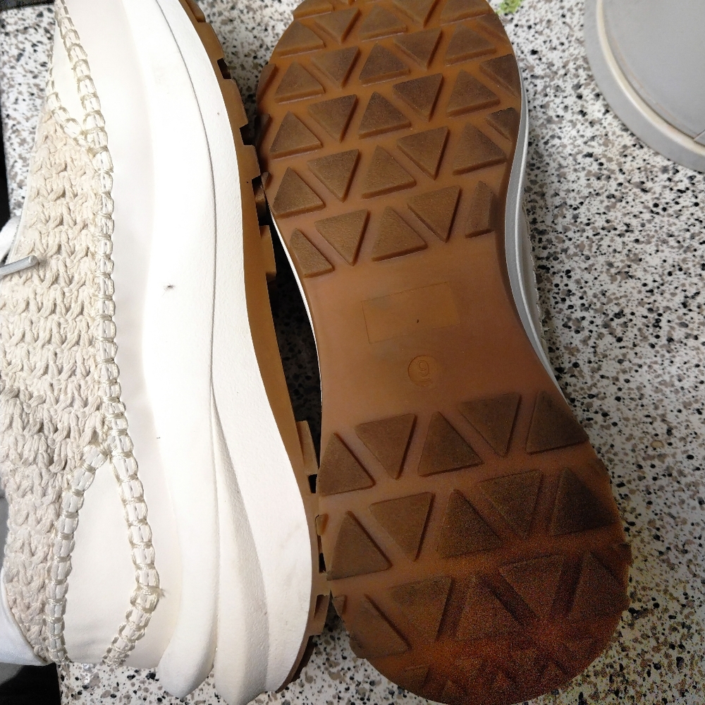 Shoes - Picture 7 of 8